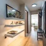 Sunny Impala En Apartment *
